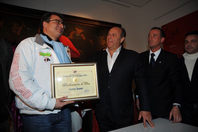 Ingrandisci la foto